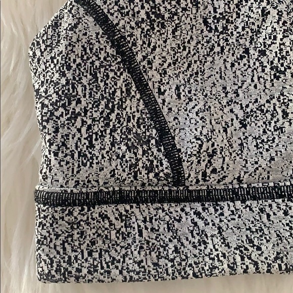 🌟HP 🌟🍋lululemon Circuit Breaker Bra- Like New - Picture 3 of 6